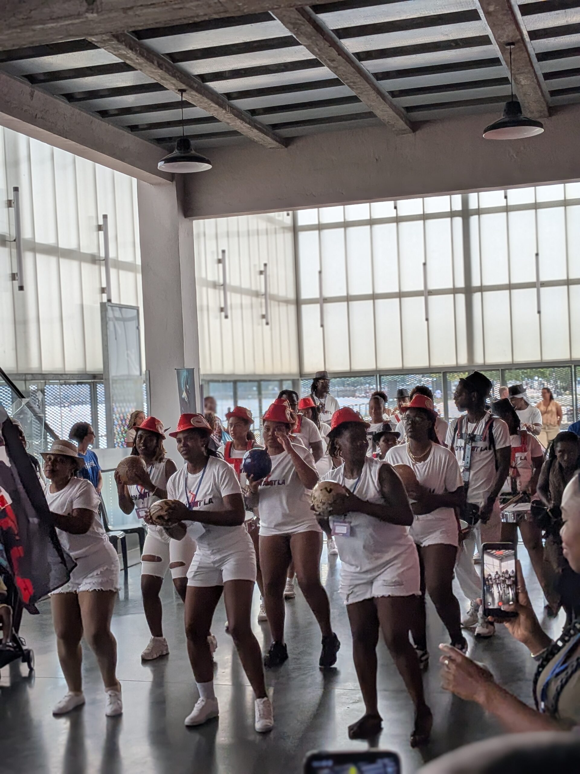 Déambulation Dynamit’la dans le Hangar 14
